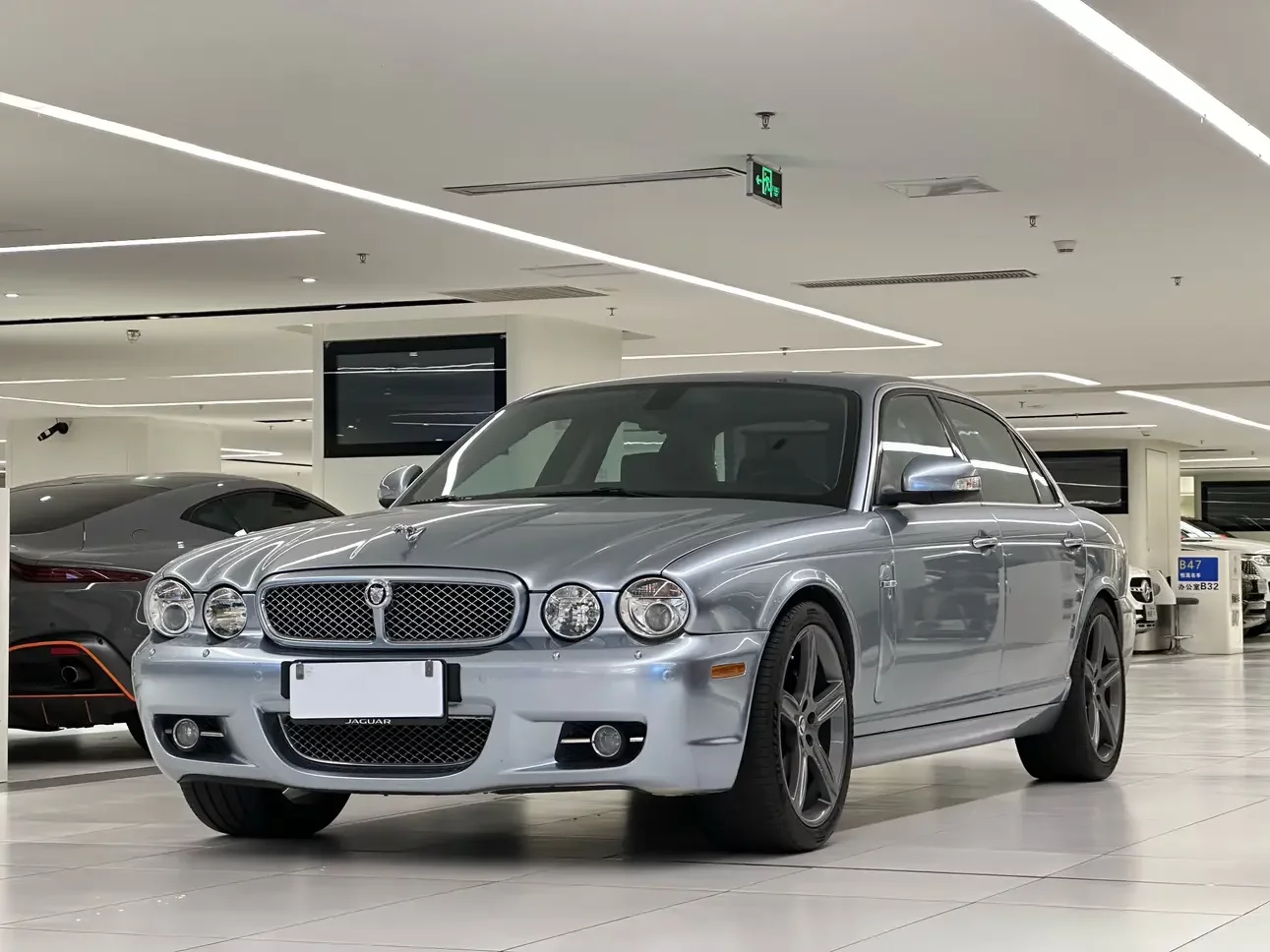 Jaguar XJ