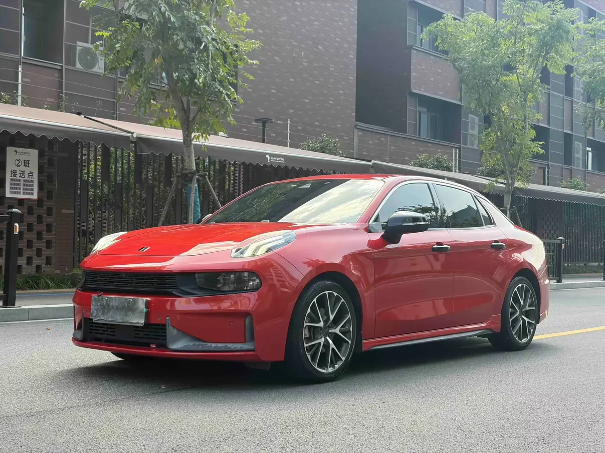 Lynk & Co 03