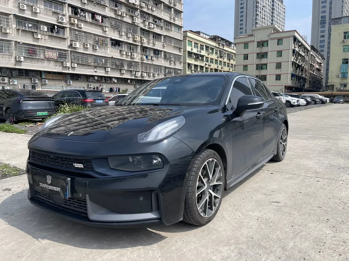 Lynk & Co 03