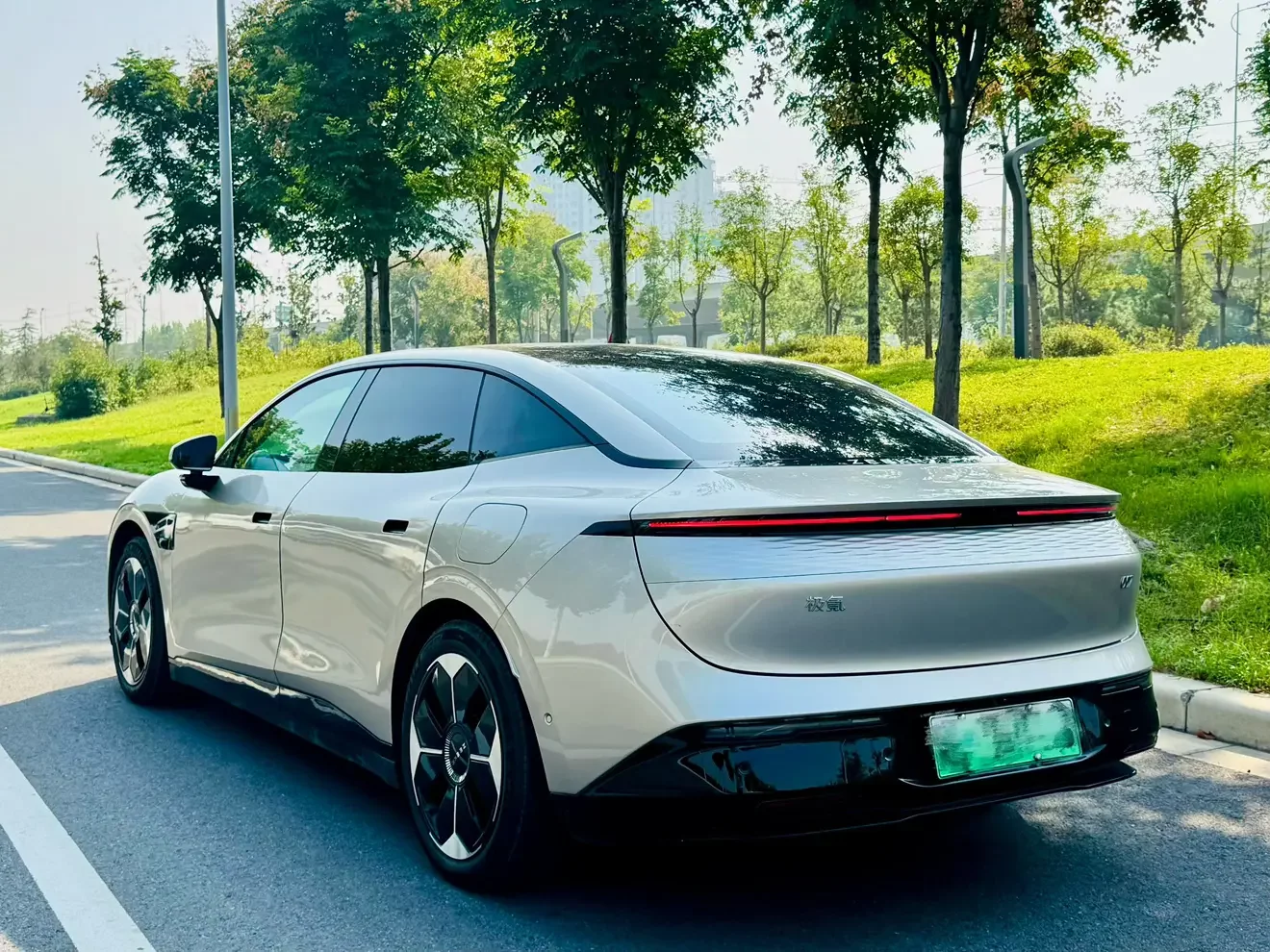 ZEEKR 007