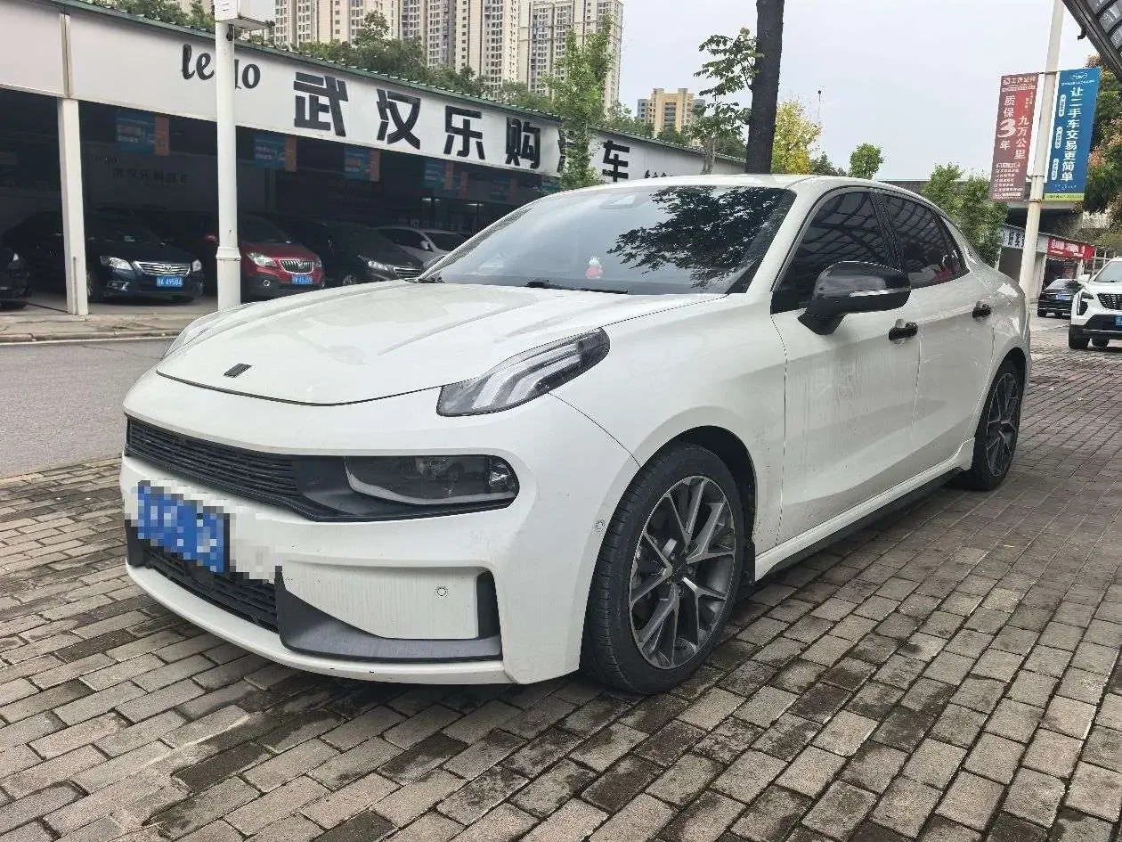 Lynk & Co 03