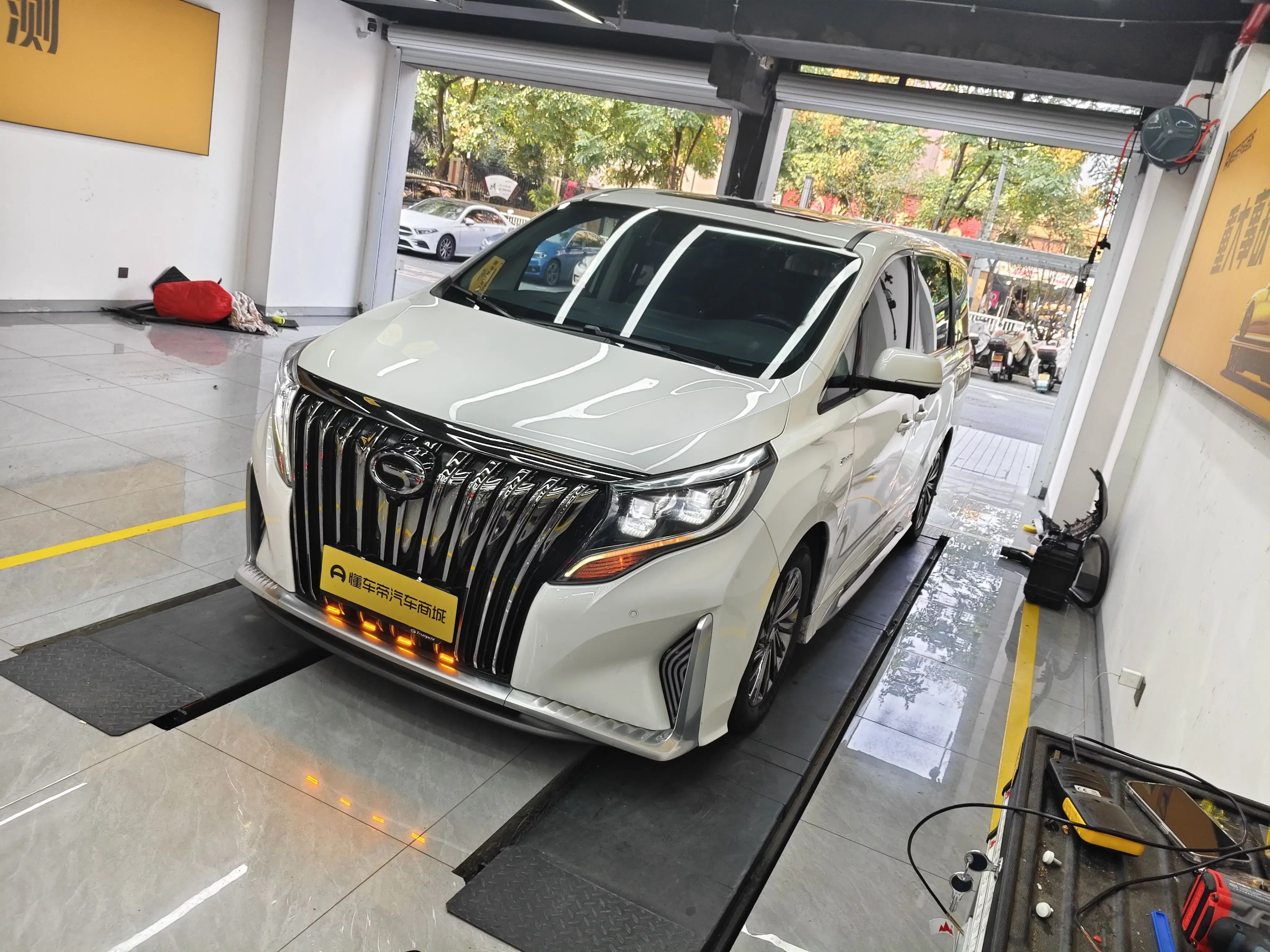 GAC Trumpchi M8