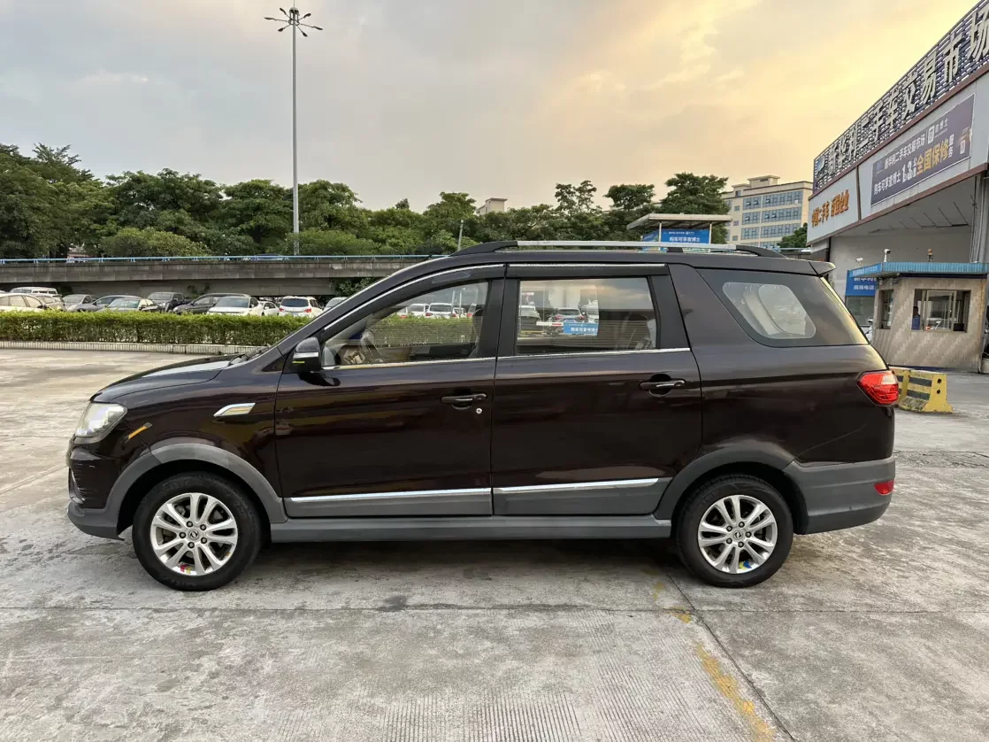 Dongfeng Fengon 370