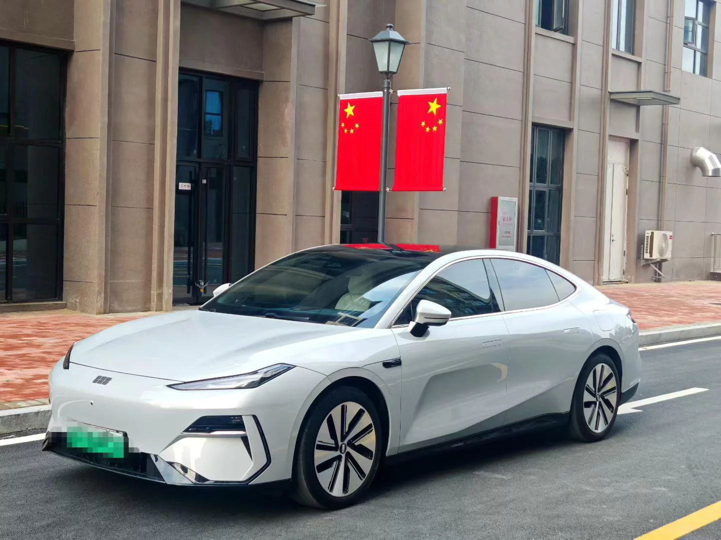Geely Galaxy E8