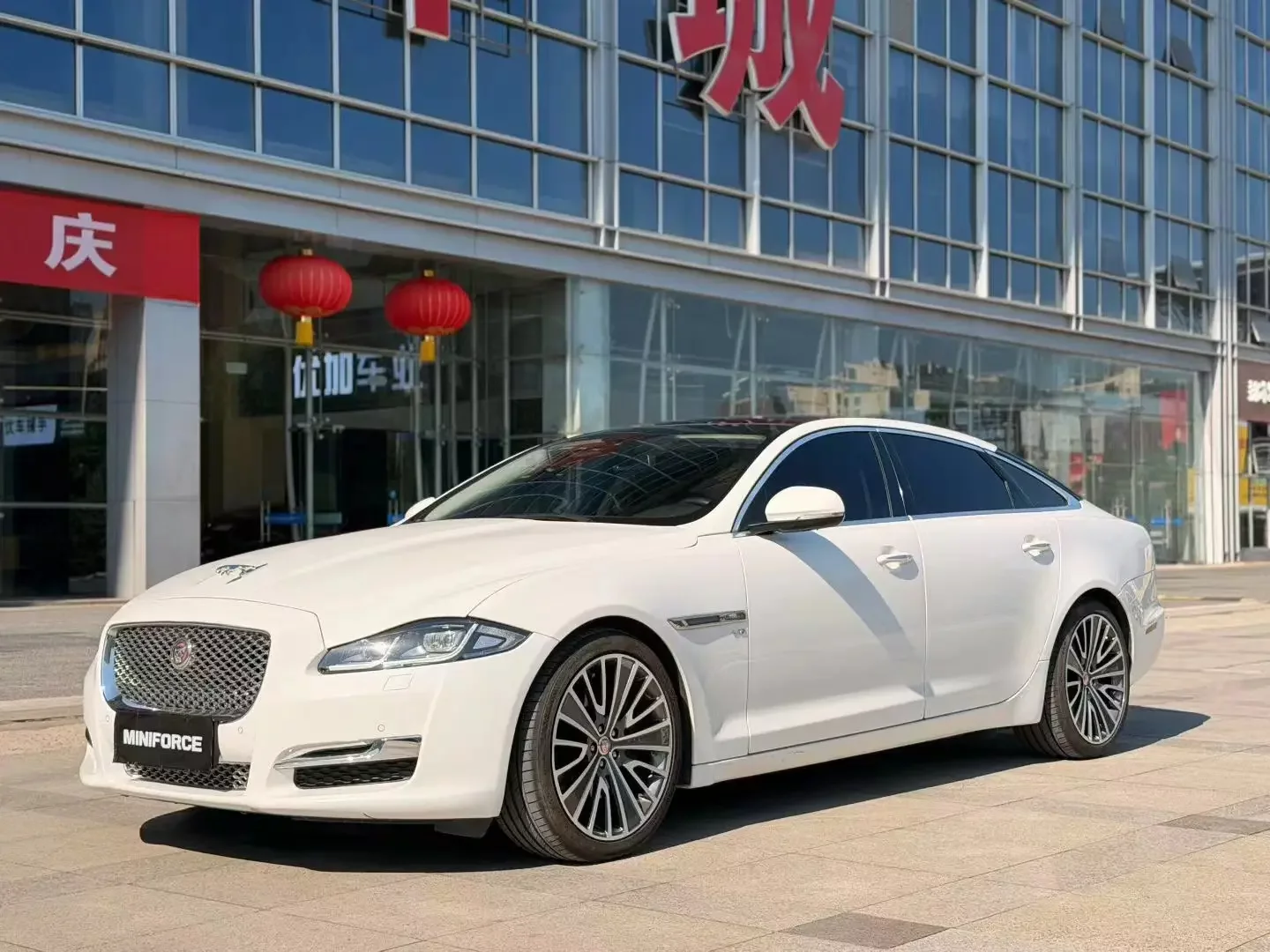 Jaguar XJ
