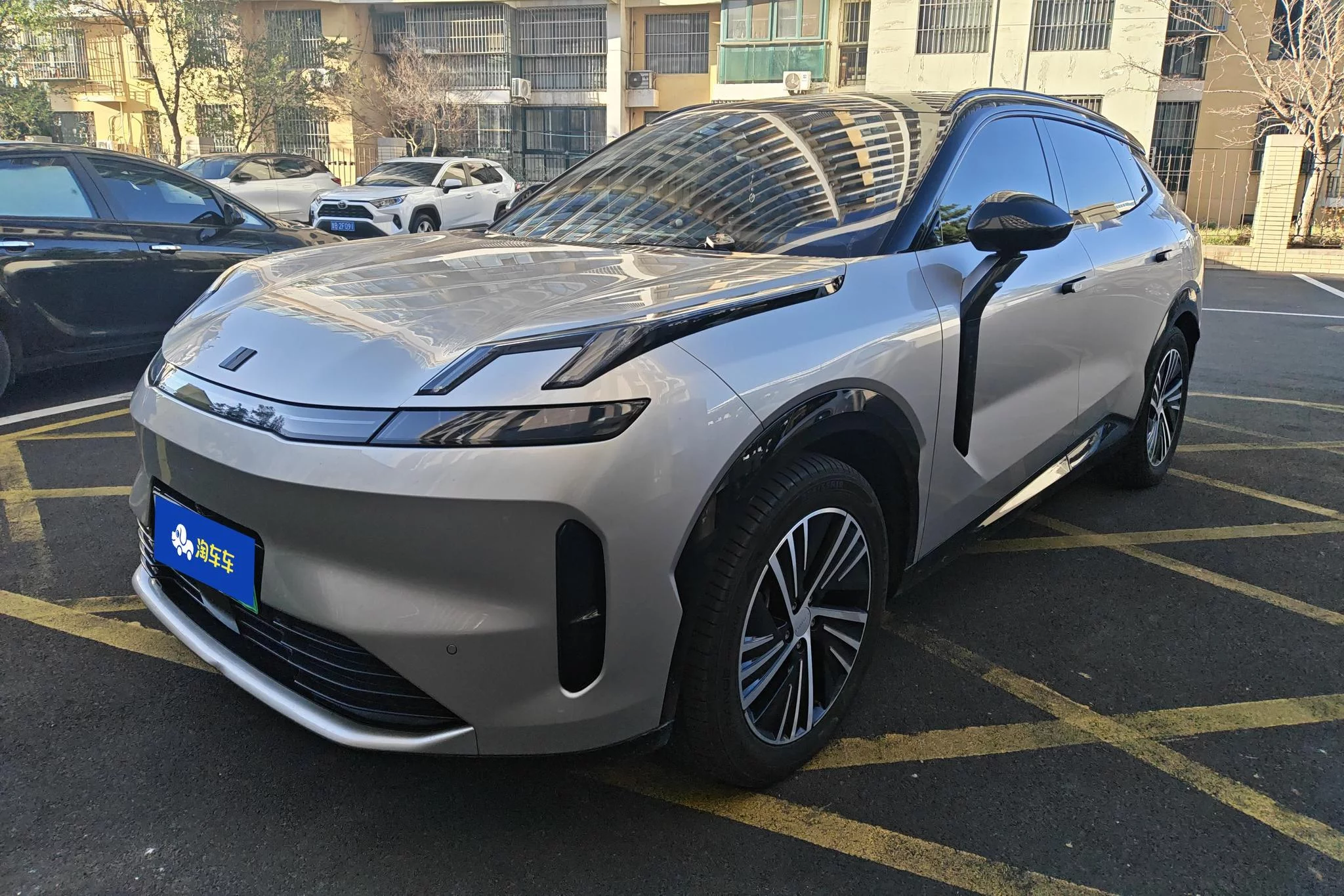 Lynk & Co 08 EM-P