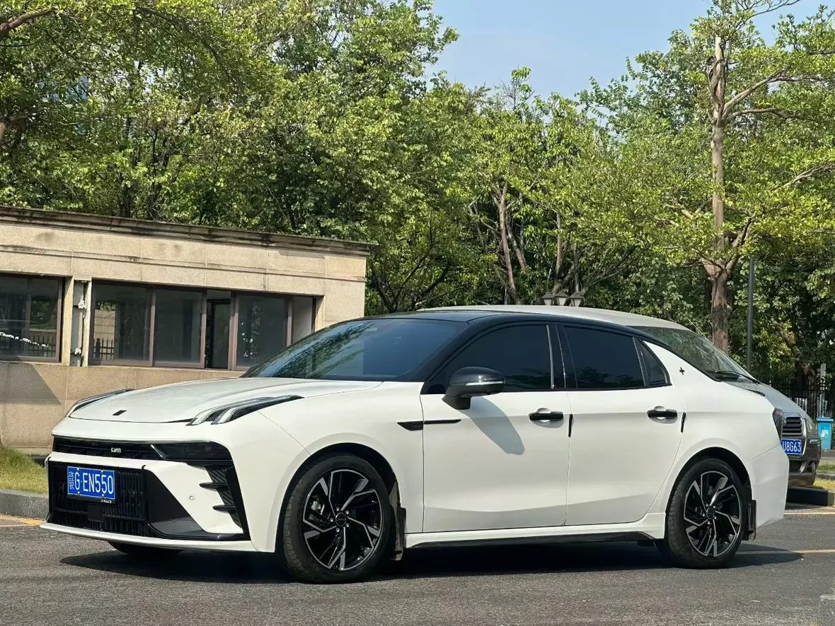 Lynk & Co 03