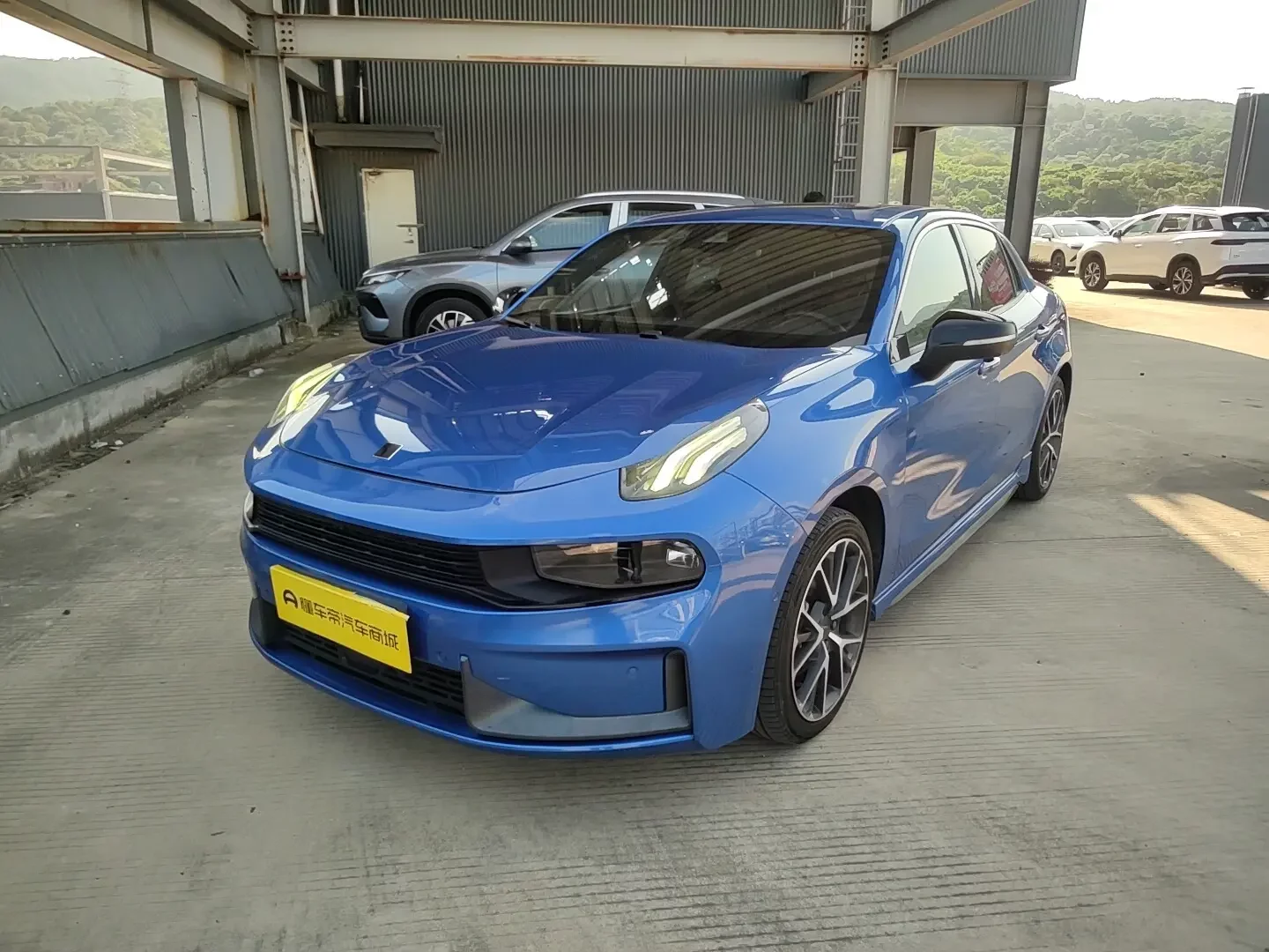 Lynk & Co 03