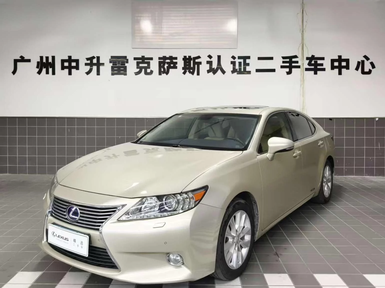 Lexus ES