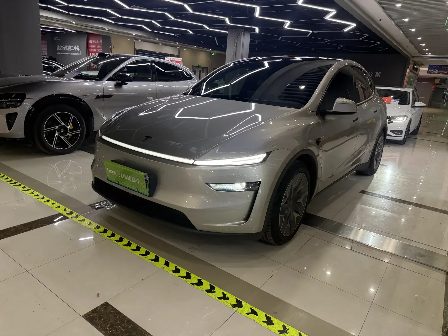 Tesla Model Y L