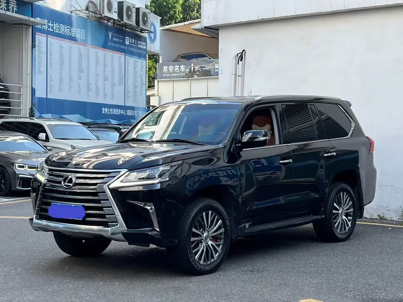 Lexus LX