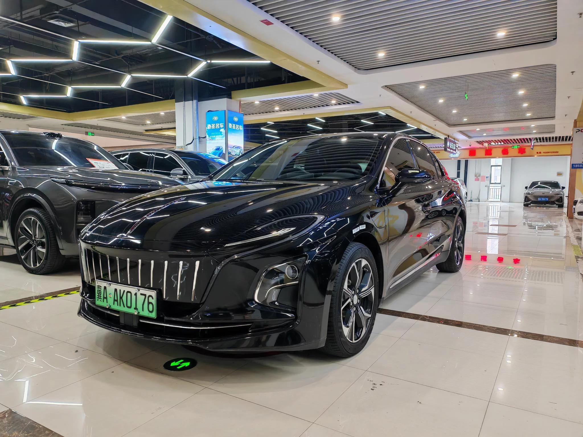 Hongqi E-QM5