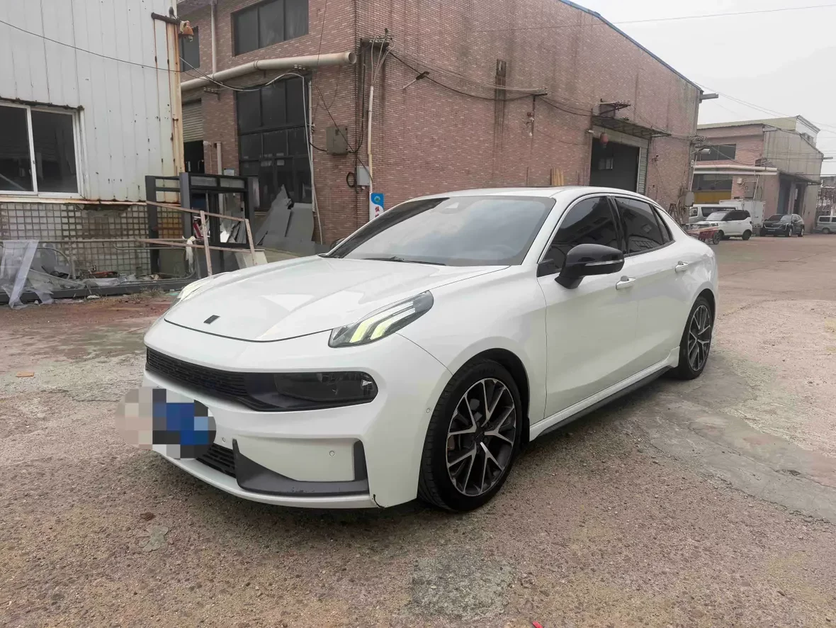 Lynk & Co 03