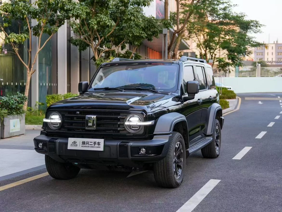 TANK 300 Hi4-T