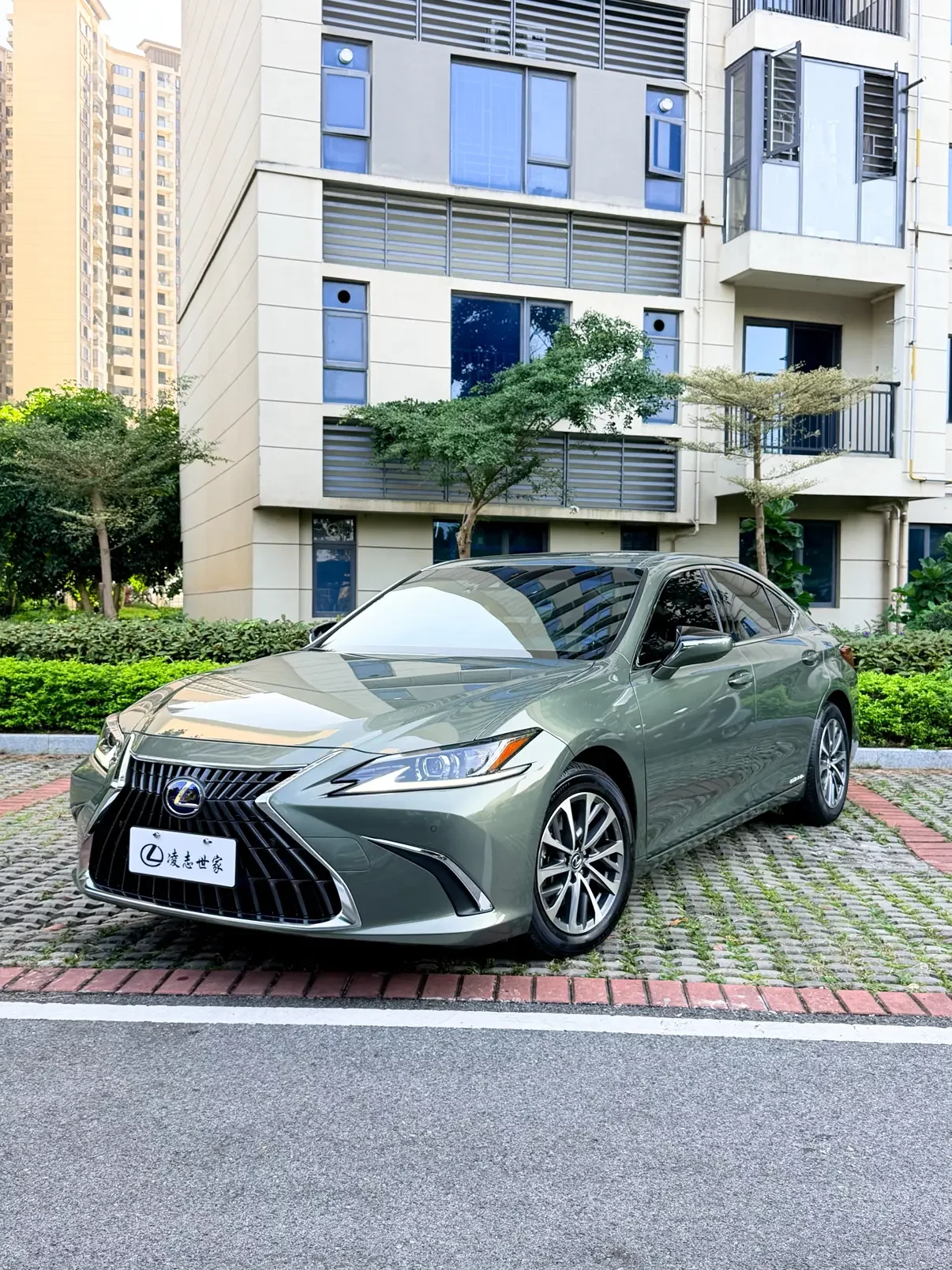 Lexus ES