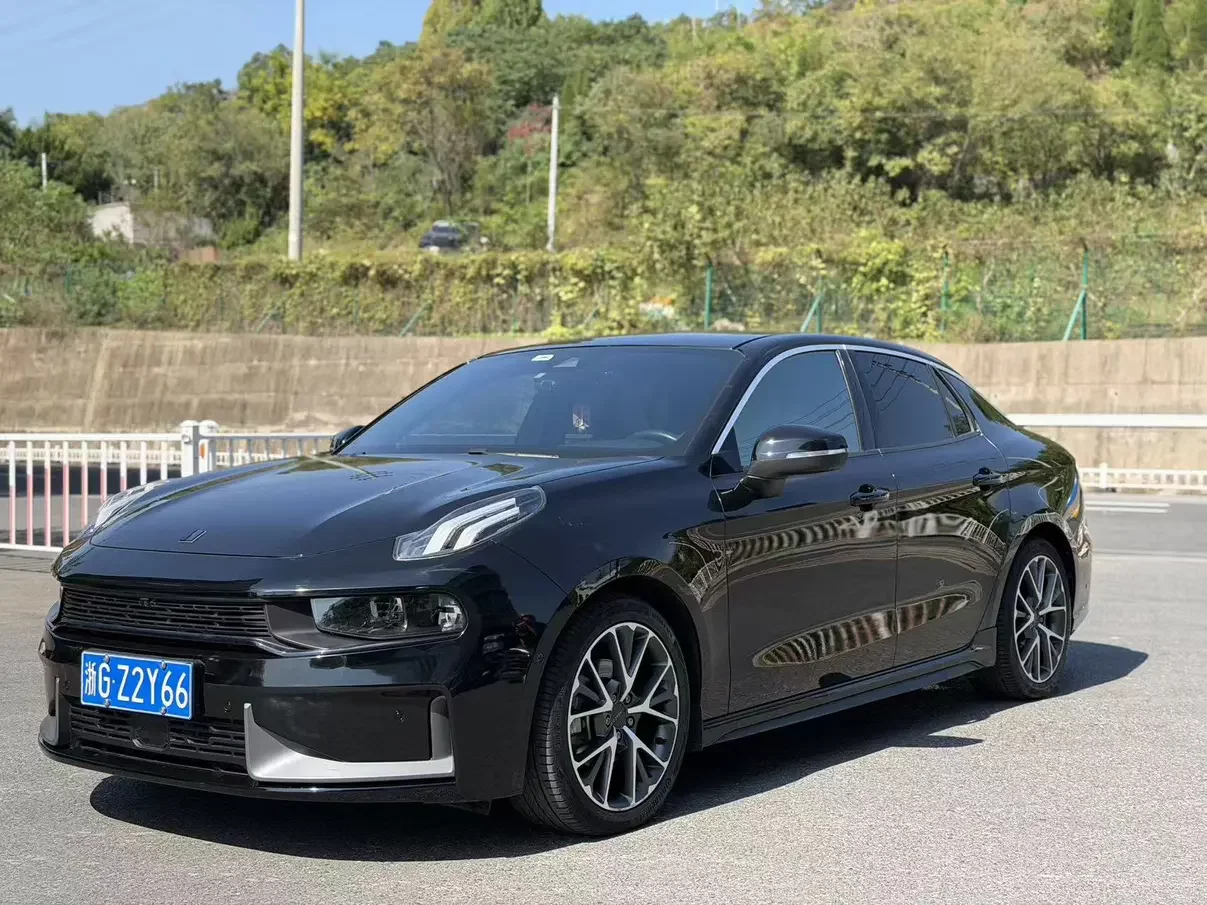 Lynk & Co 03