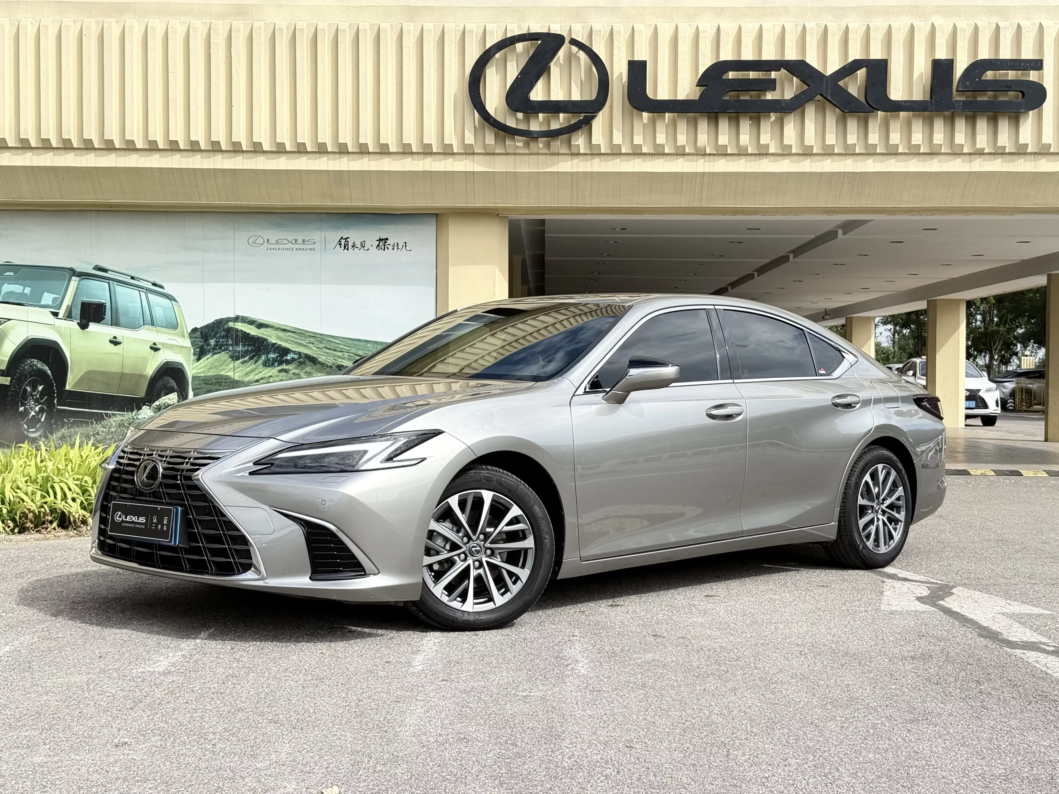 Lexus ES