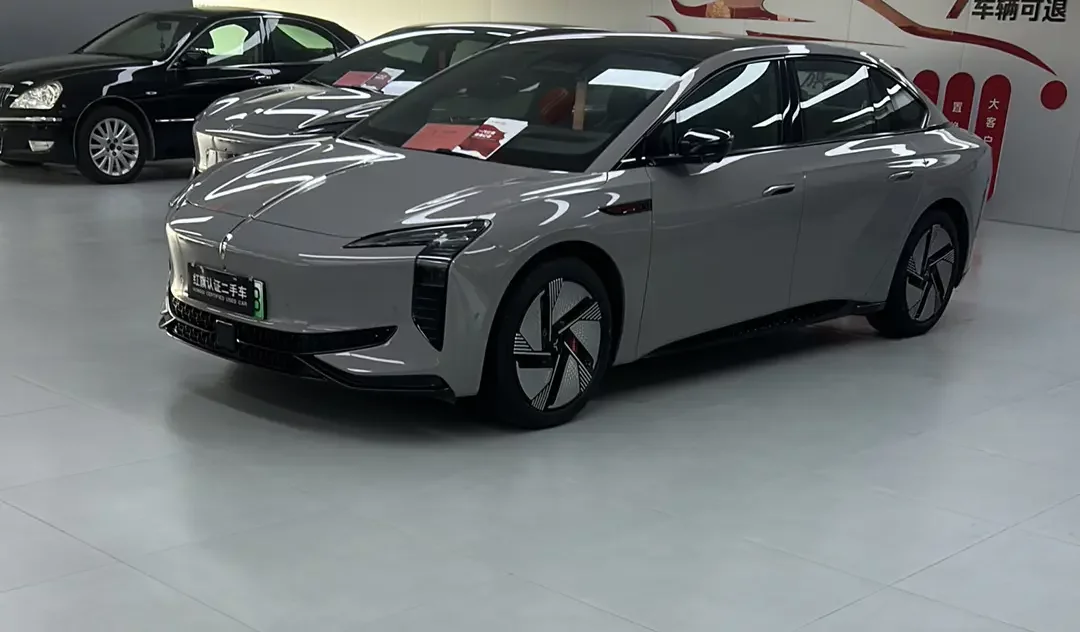 Hongqi EH7