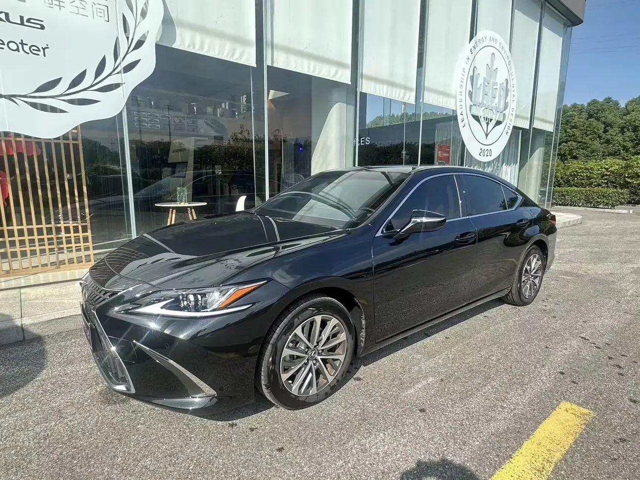 Lexus ES