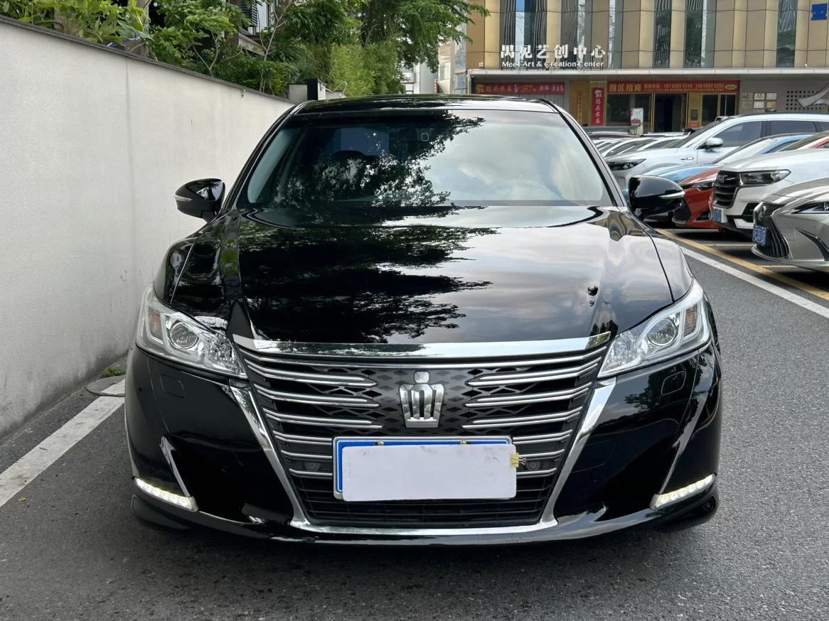 Toyota crown