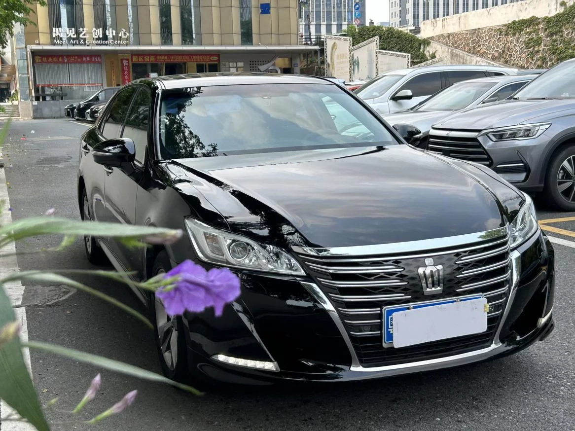 Toyota crown