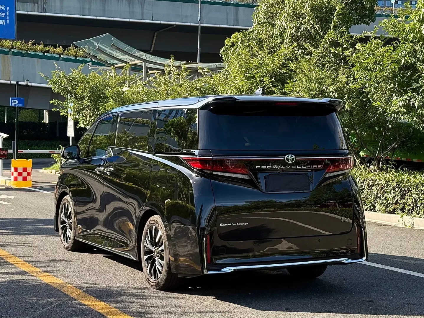 Toyota Crown Wellfire