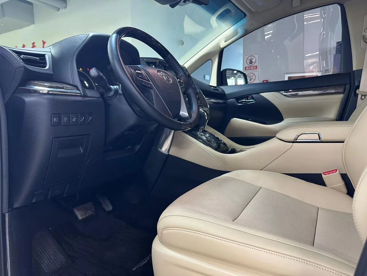 Toyota Crown Wellfire