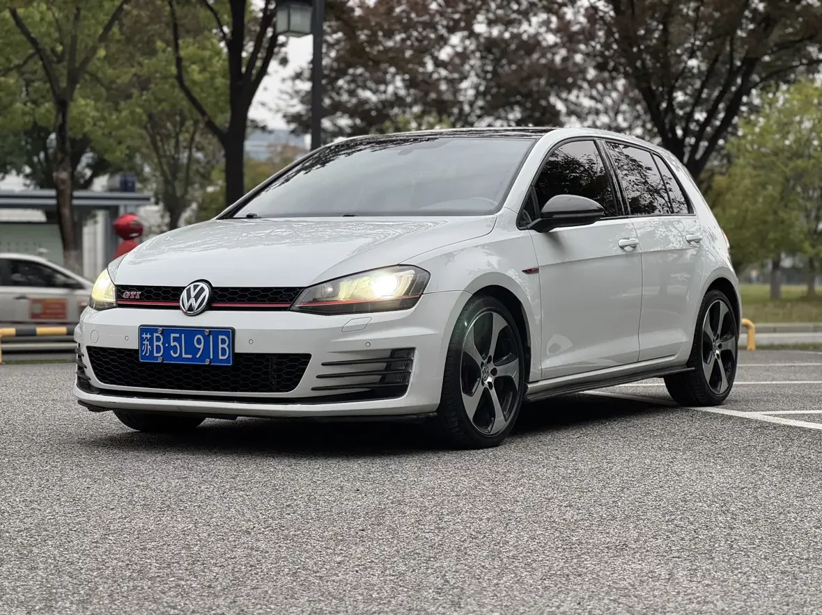 Volkswagen Golf GTI
