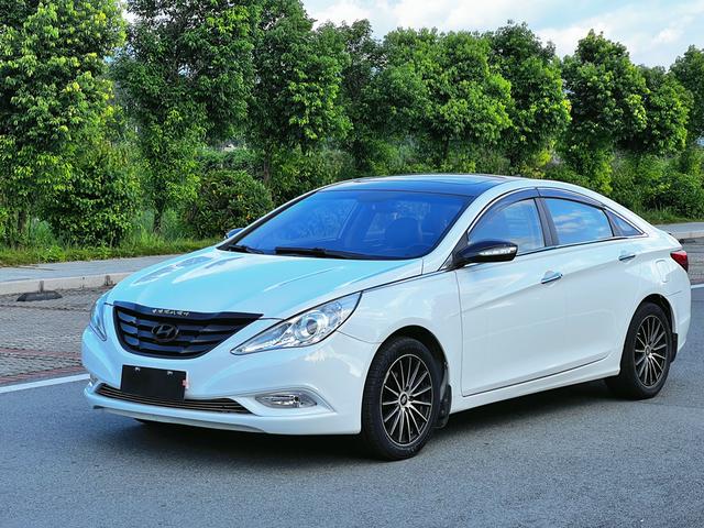 Hyundai Sonata eight