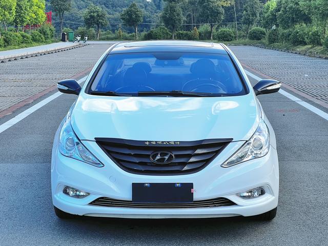 Hyundai Sonata eight