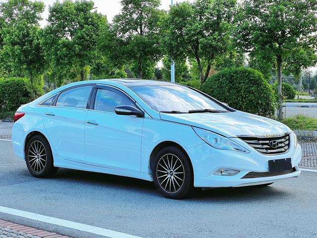 Hyundai Sonata eight