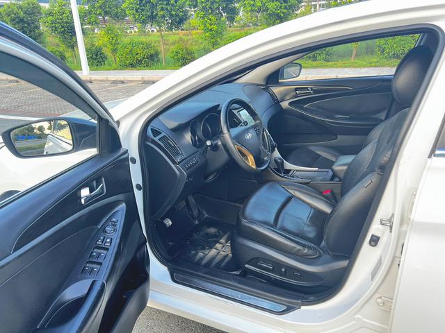 Hyundai Sonata eight