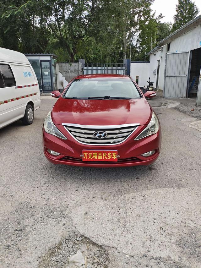 Hyundai Sonata eight