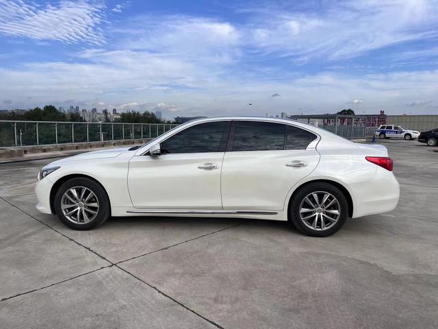 Infiniti Q50L