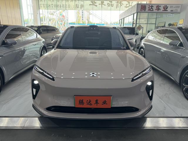 NIO ET5