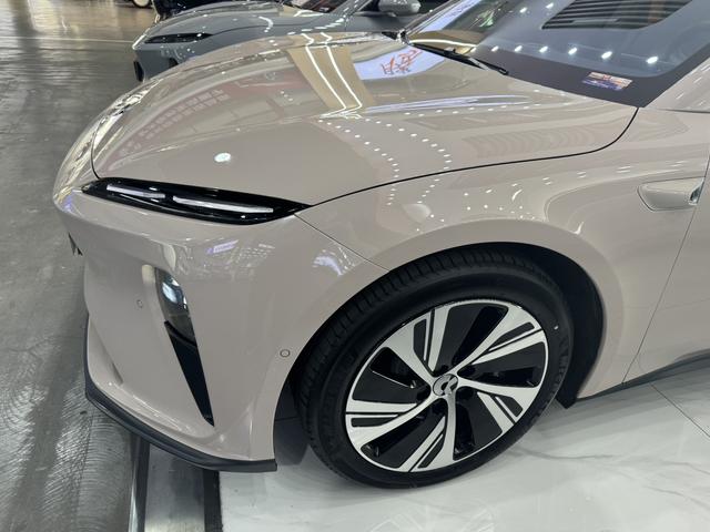 NIO ET5