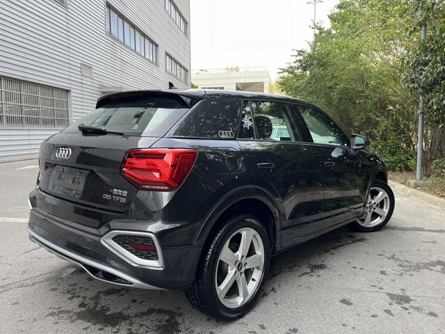 Audi Q2L