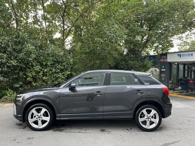 Audi Q2L