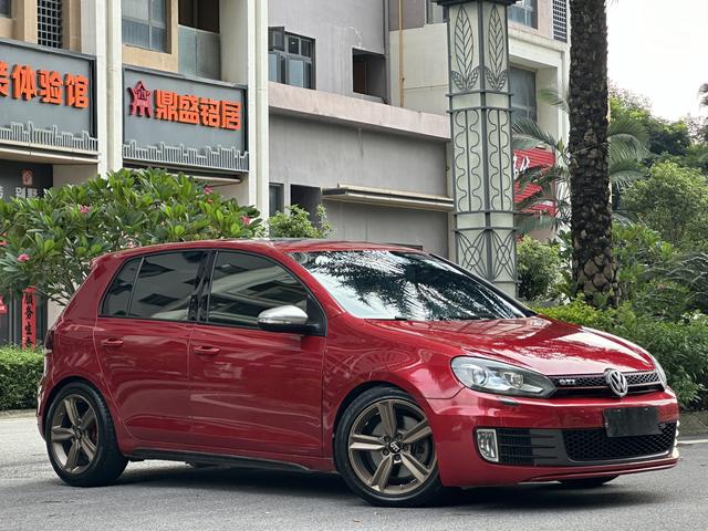 Volkswagen Golf GTI