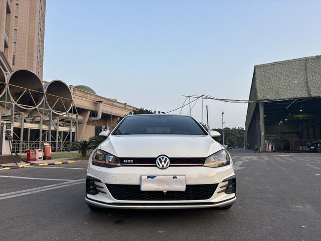 Volkswagen Golf GTI