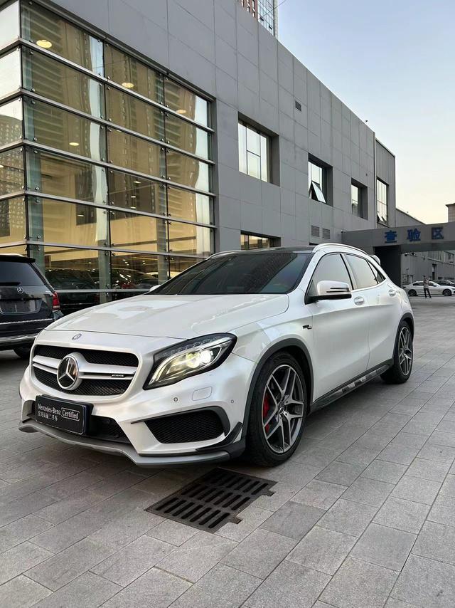 Mercedes-Benz GLA AMG