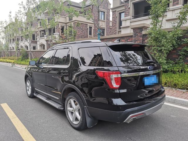 Ford Explorer (imported)