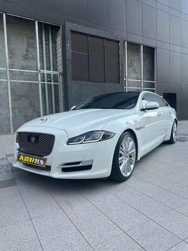 Jaguar XJ