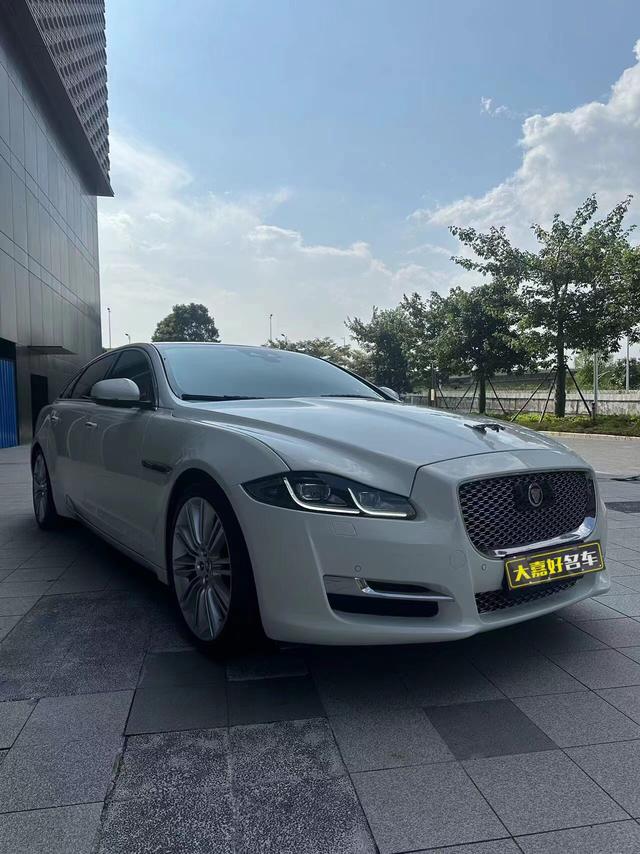 Jaguar XJ