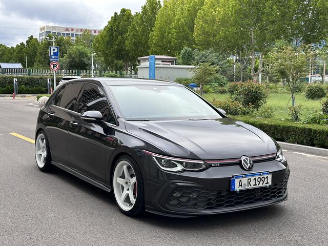 Volkswagen Golf GTI