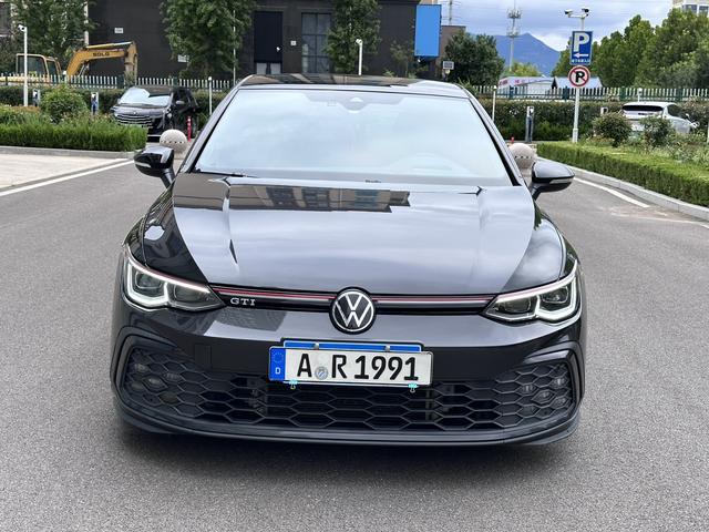 Volkswagen Golf GTI