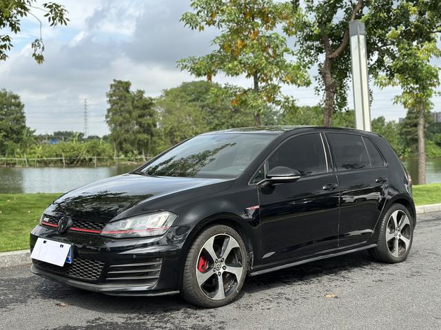 Volkswagen Golf GTI