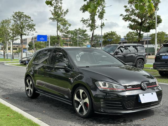 Volkswagen Golf GTI