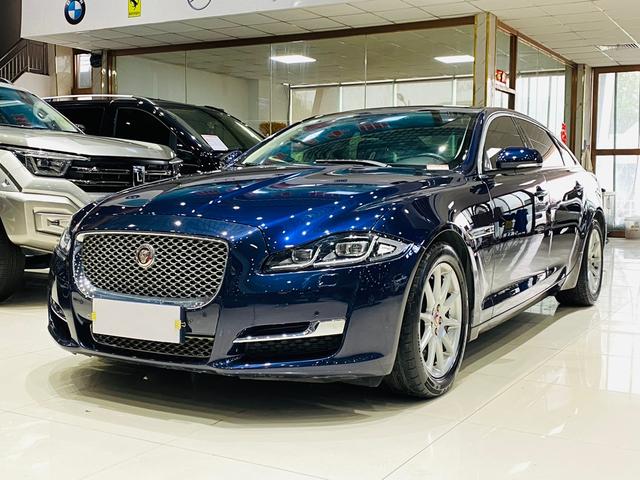 Jaguar XJ