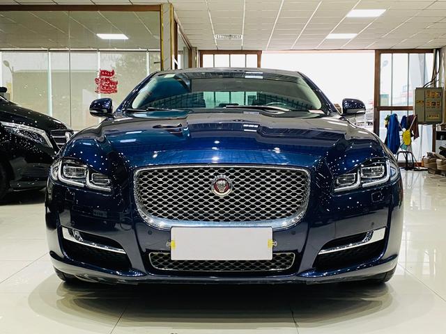 Jaguar XJ